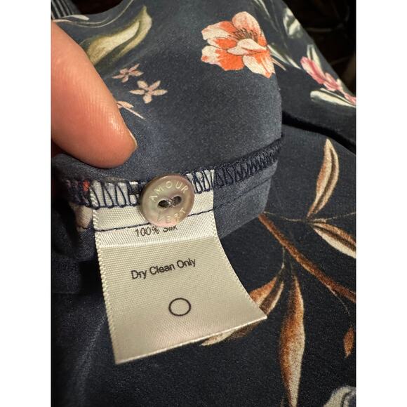 Amour Vert 100% Silk Floral Button-Back Blouse (Small) - Picture 7 of 7